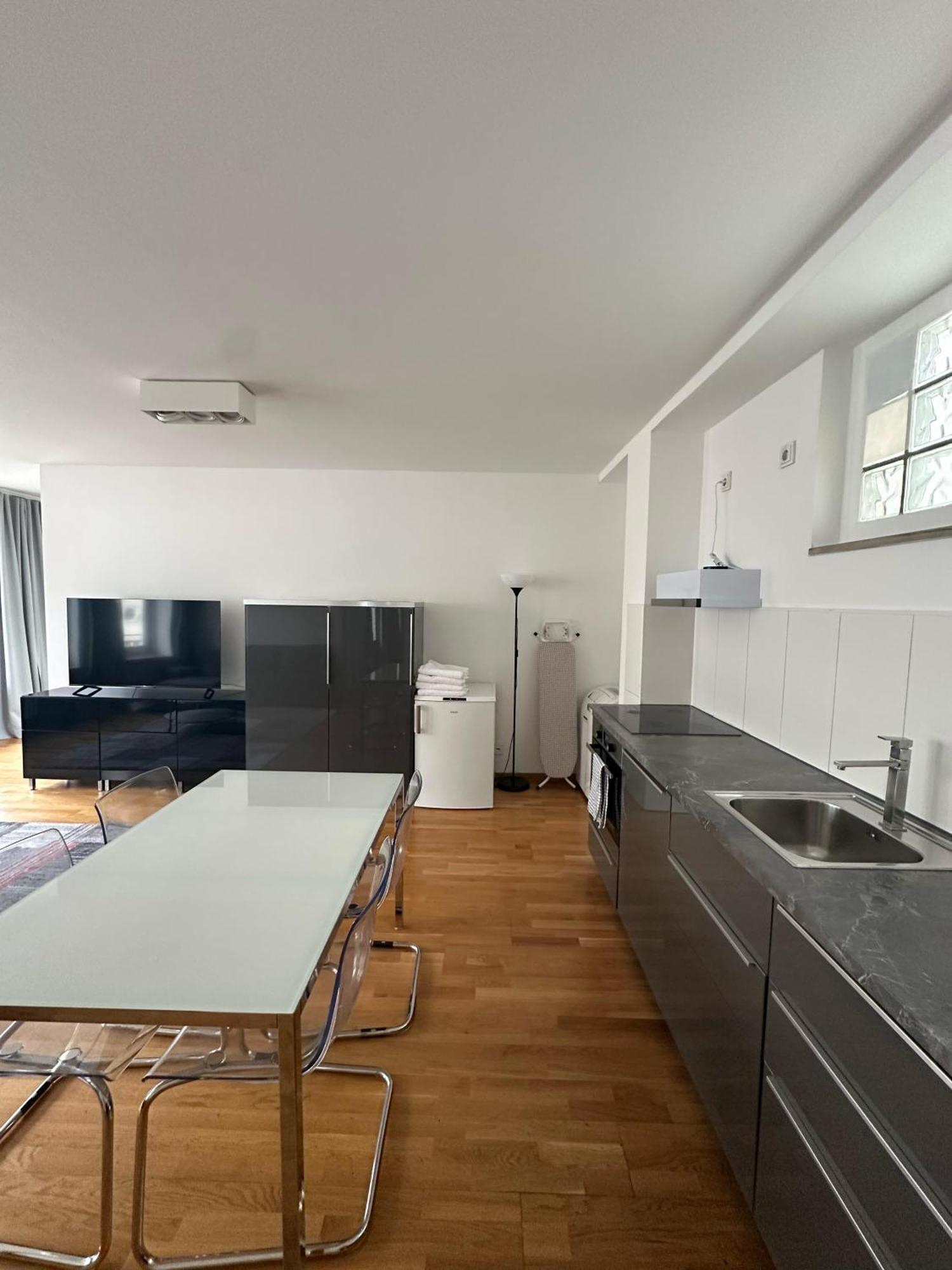 Al Nafurah Apartments Мюнхен Экстерьер фото