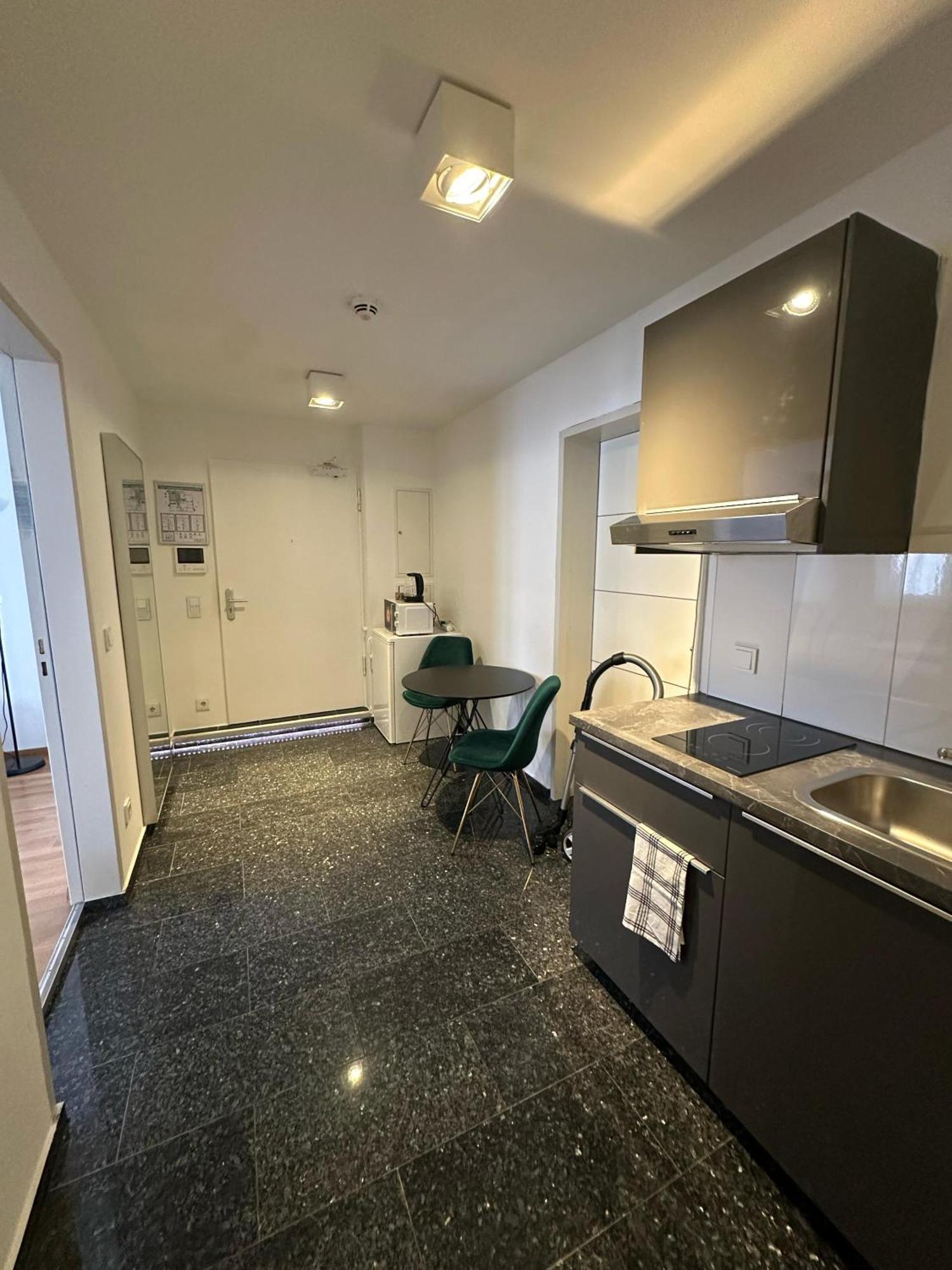 Al Nafurah Apartments Мюнхен Экстерьер фото