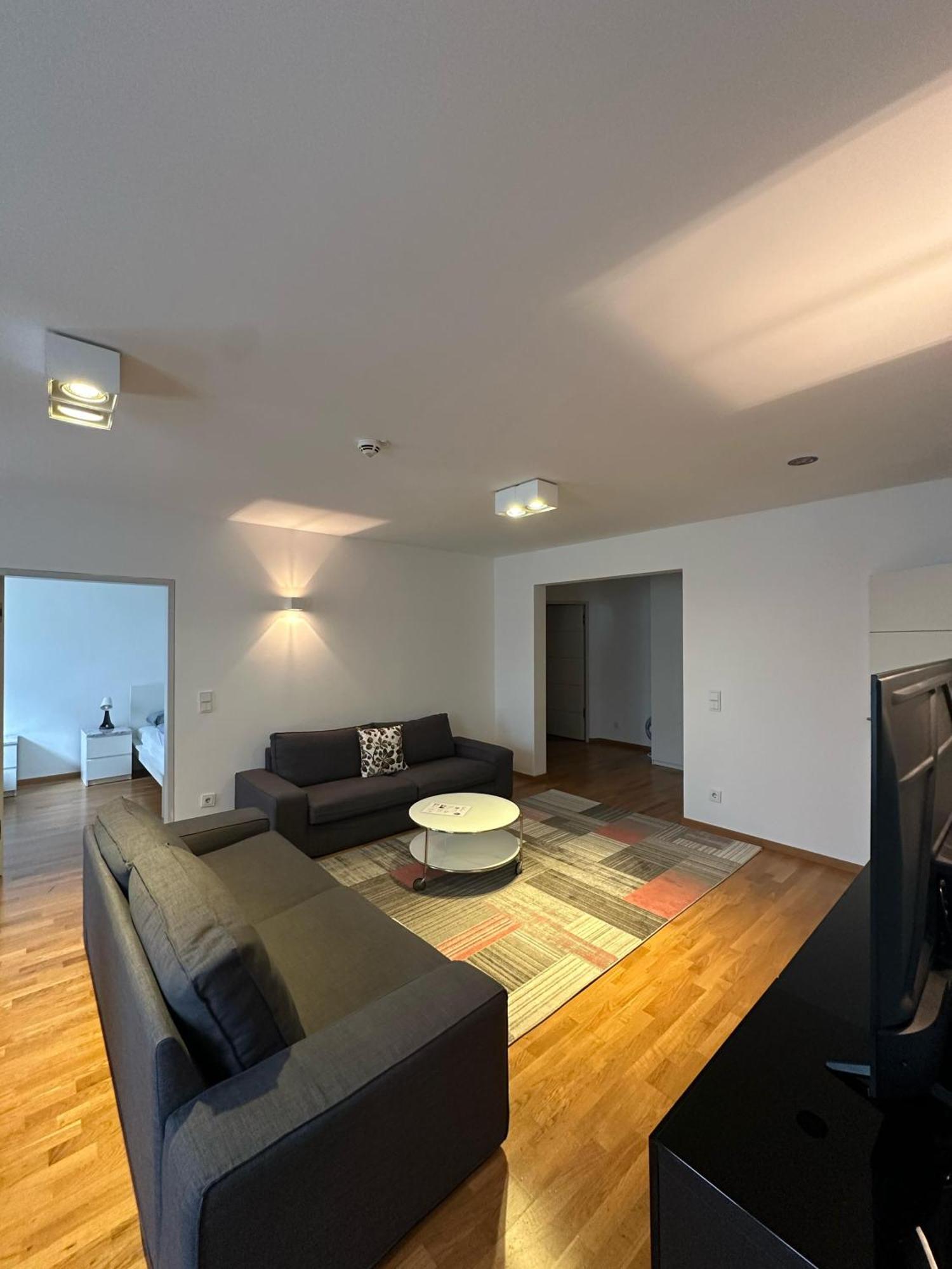 Al Nafurah Apartments Мюнхен Экстерьер фото