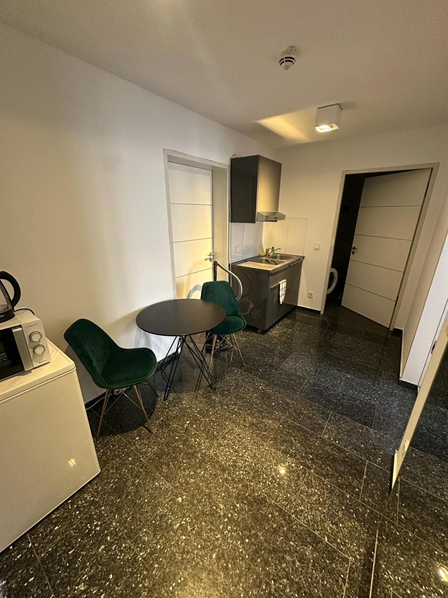 Al Nafurah Apartments Мюнхен Экстерьер фото