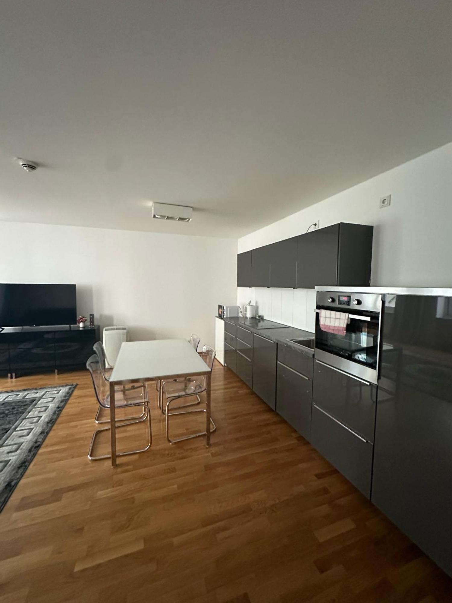 Al Nafurah Apartments Мюнхен Экстерьер фото