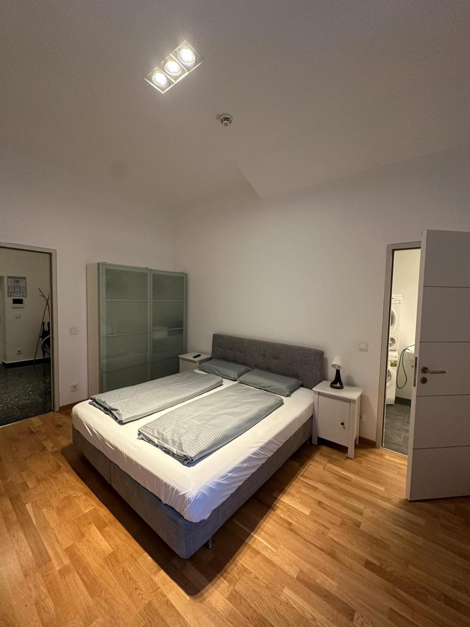 Al Nafurah Apartments Мюнхен Экстерьер фото