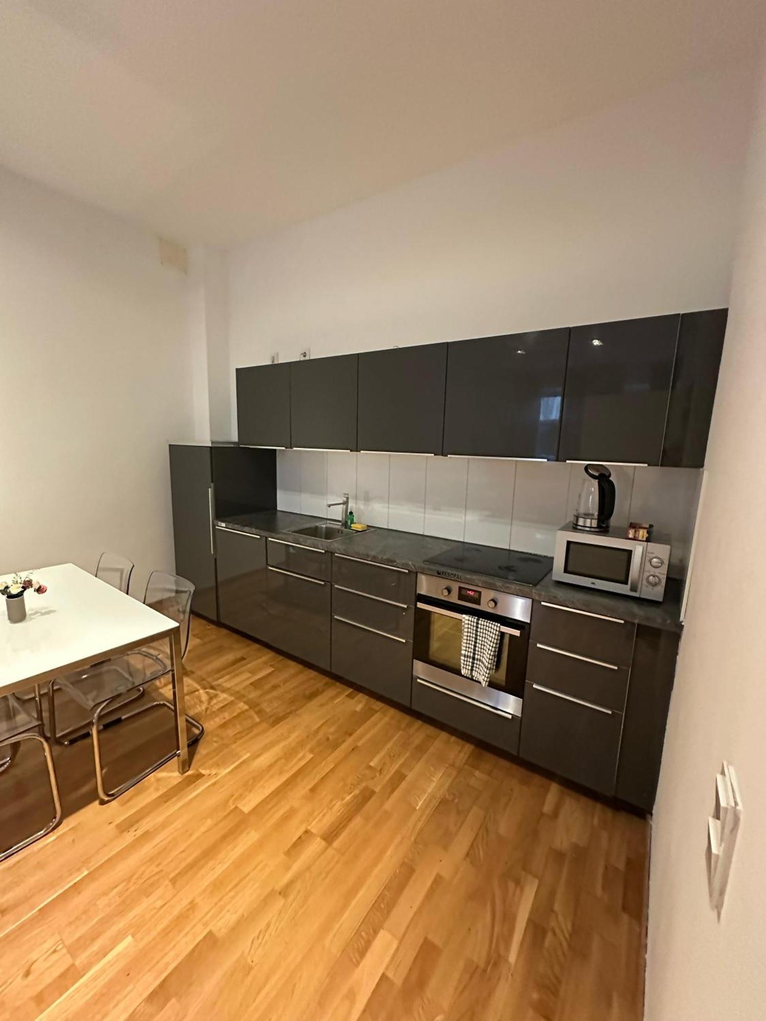 Al Nafurah Apartments Мюнхен Экстерьер фото